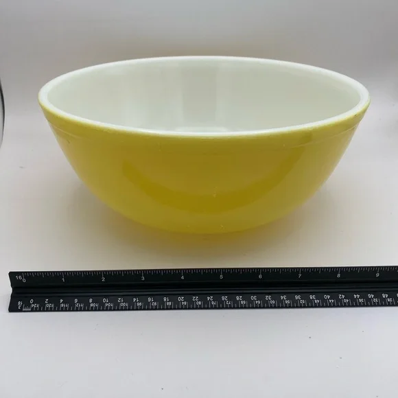 Pyrex Yellow Mixing Bowl #404 Primary Colors 4 Qt Large Nesting MCM Vintage - Picture 7 of 7